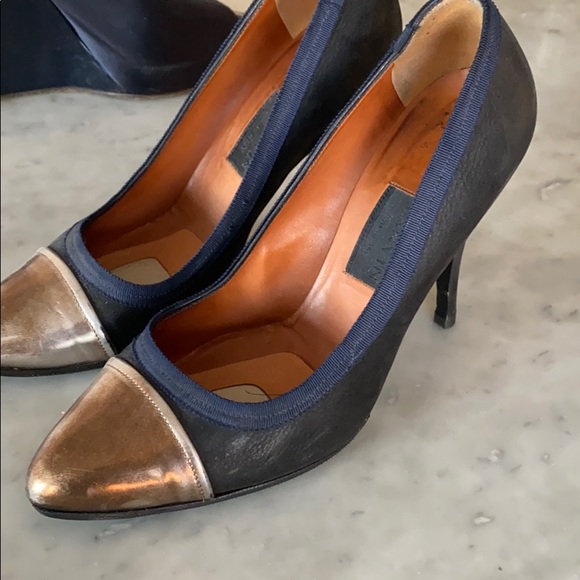 Lanvin metallic cap toe heels. - Picture 2 of 4